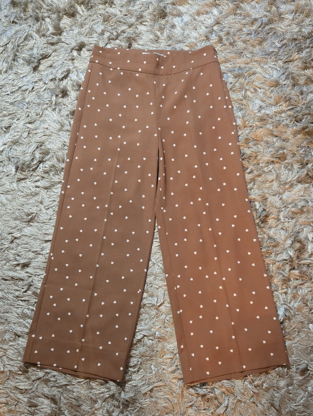 Cropped Wide-Leg Pants in Brown with White Heart Leaf Print